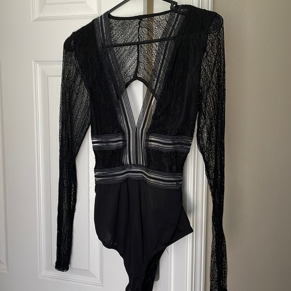 Lace v-neck, long sleeve, open back bodysuit